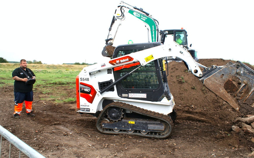 Bobcat Dealer Versatile Equipment Celebrates Area Expansion